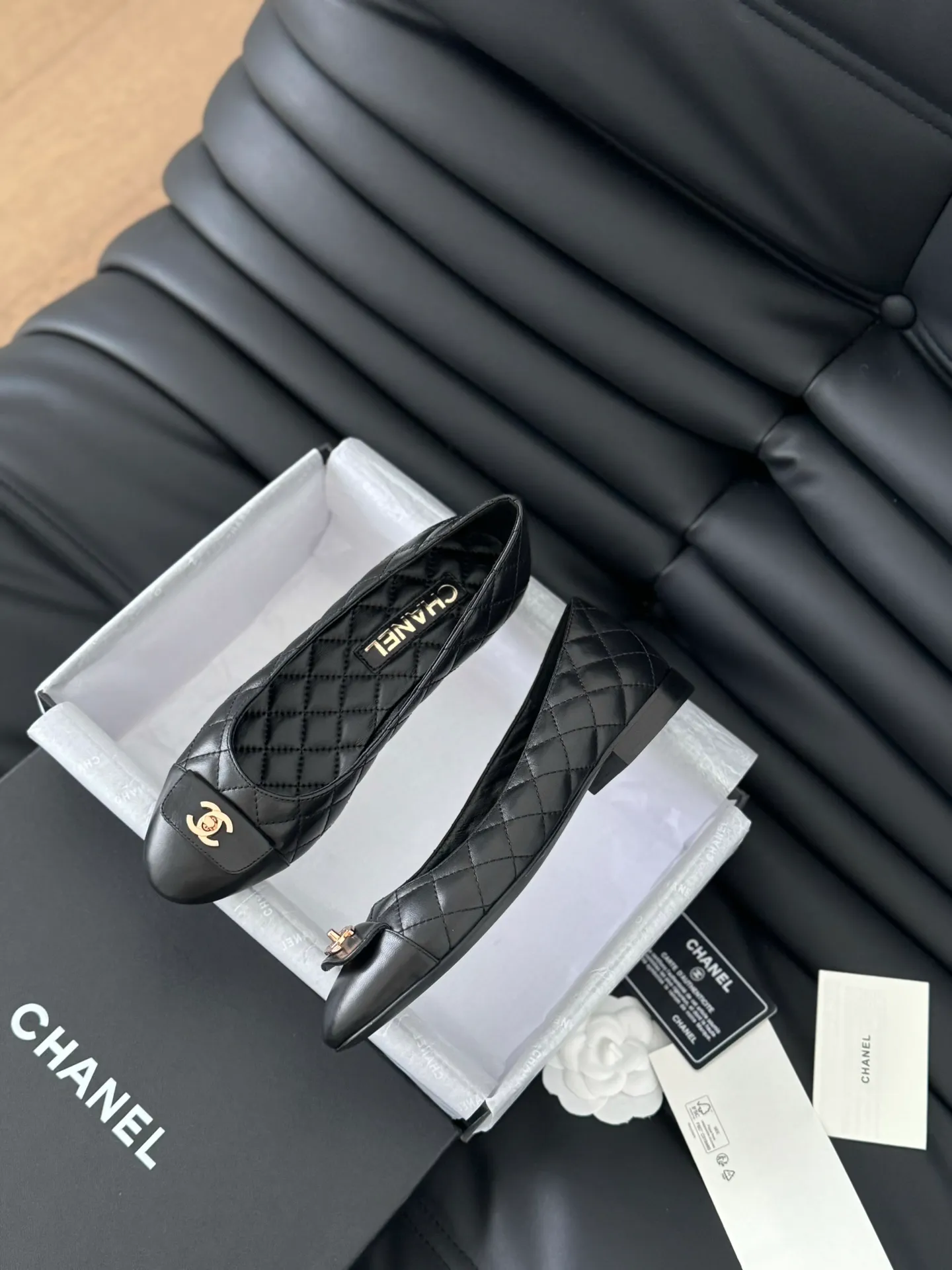 👟👟Ex-factory price 540👟👟 Purchasing-grade Chanel 24B new schoolbag buckle ballet shoes, classic diamond pattern, never tire of it😌 Sheepskin lining on the upper, leather outsole, high flat heel Size: 35-39 Other sizes 40/41/42/43 customized
